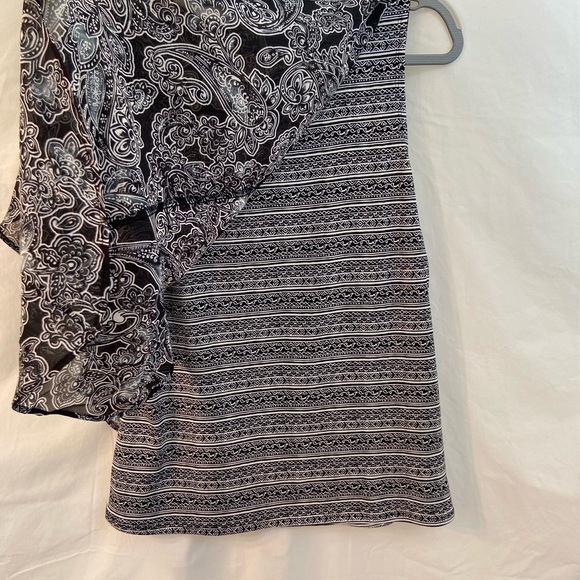 NWT, Kim Rogers, Flowy Sleeveless Black and White Shirt, Size Medium - Picture 6 of 16